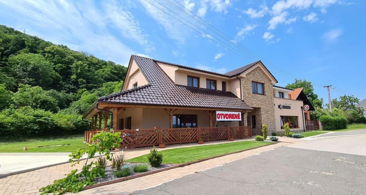 Penzion Pod Tureckom Hotel Trenčianske Bohuslavice Екстериор снимка